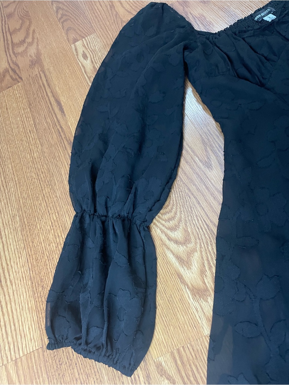 Super cute black babydoll mini dress from Urban Outfitters 🖤 - Picture 11 of 13